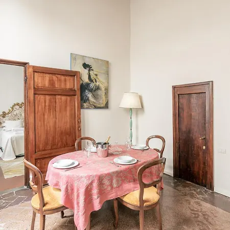 Apartment Palazzo Roselli Cecconi Florence