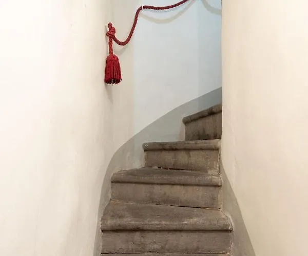 Palazzo Roselli Cecconi Apartment *